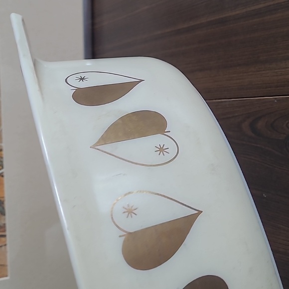 VINTAGE PYREX GOLD HEARTS CASSEROLE DISH - Picture 7 of 9